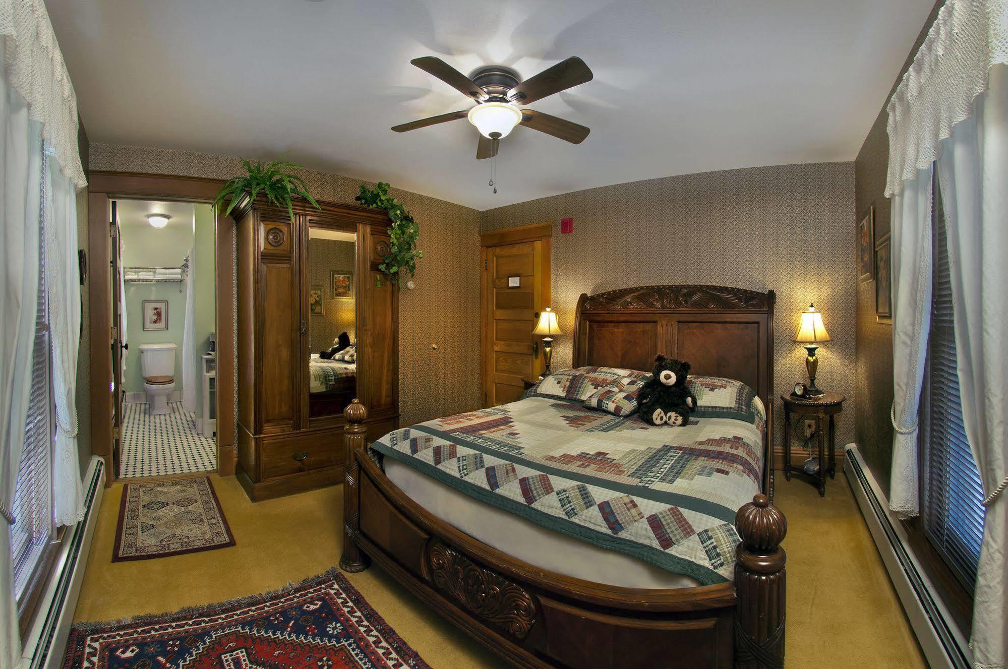 The Historic Elk Mountain Hotel Bagian luar foto