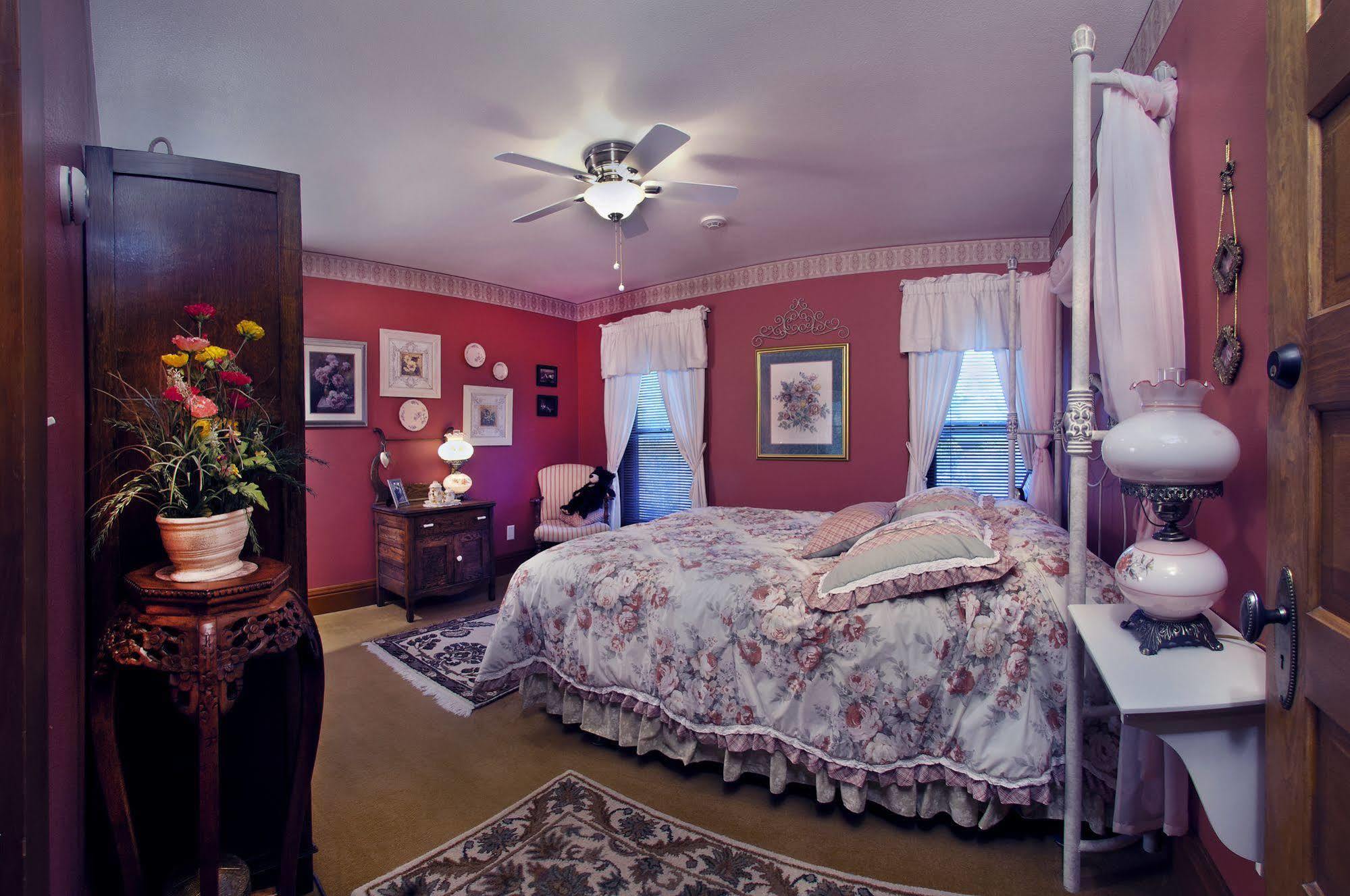 The Historic Elk Mountain Hotel Bagian luar foto