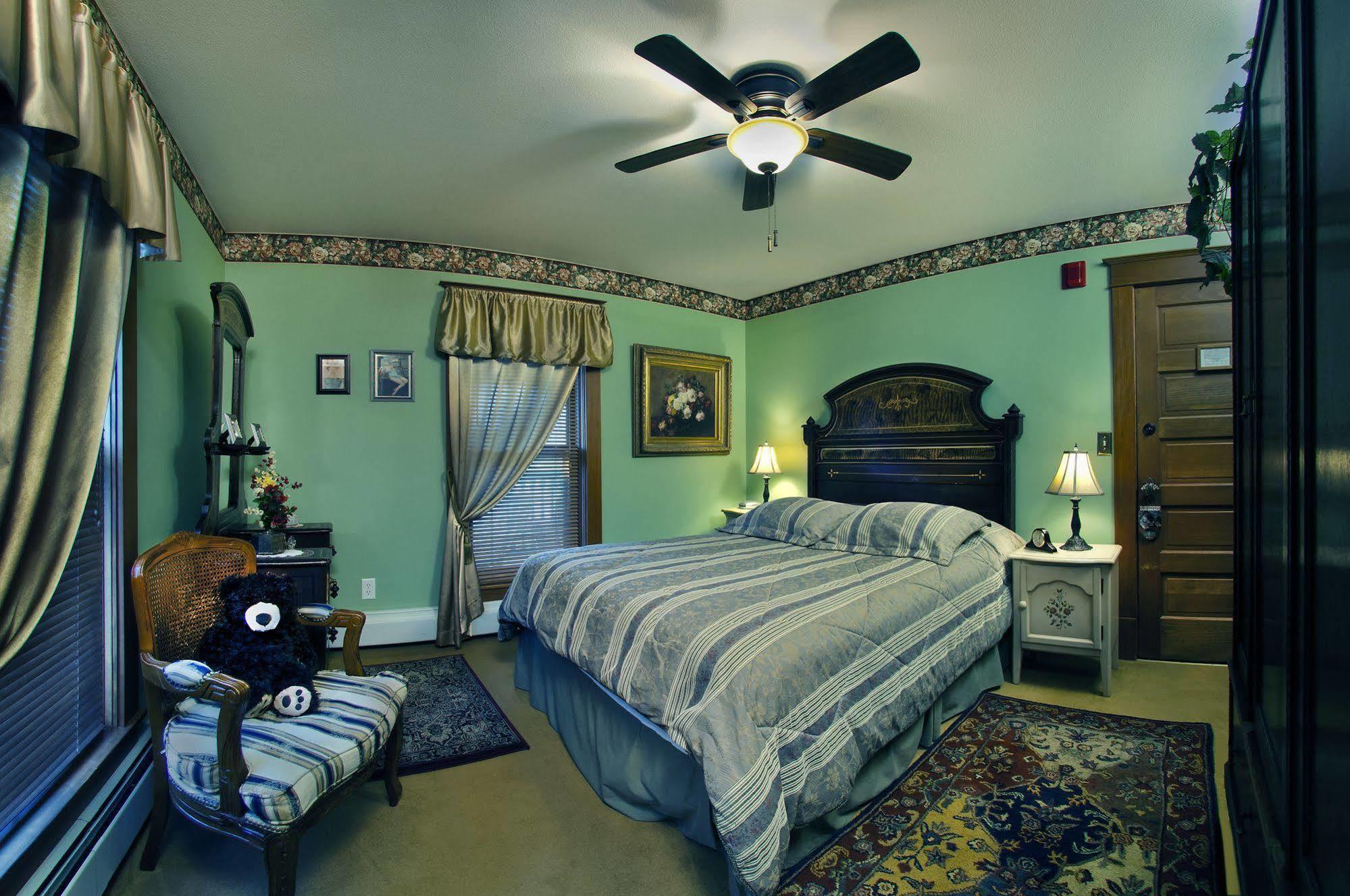 The Historic Elk Mountain Hotel Bagian luar foto