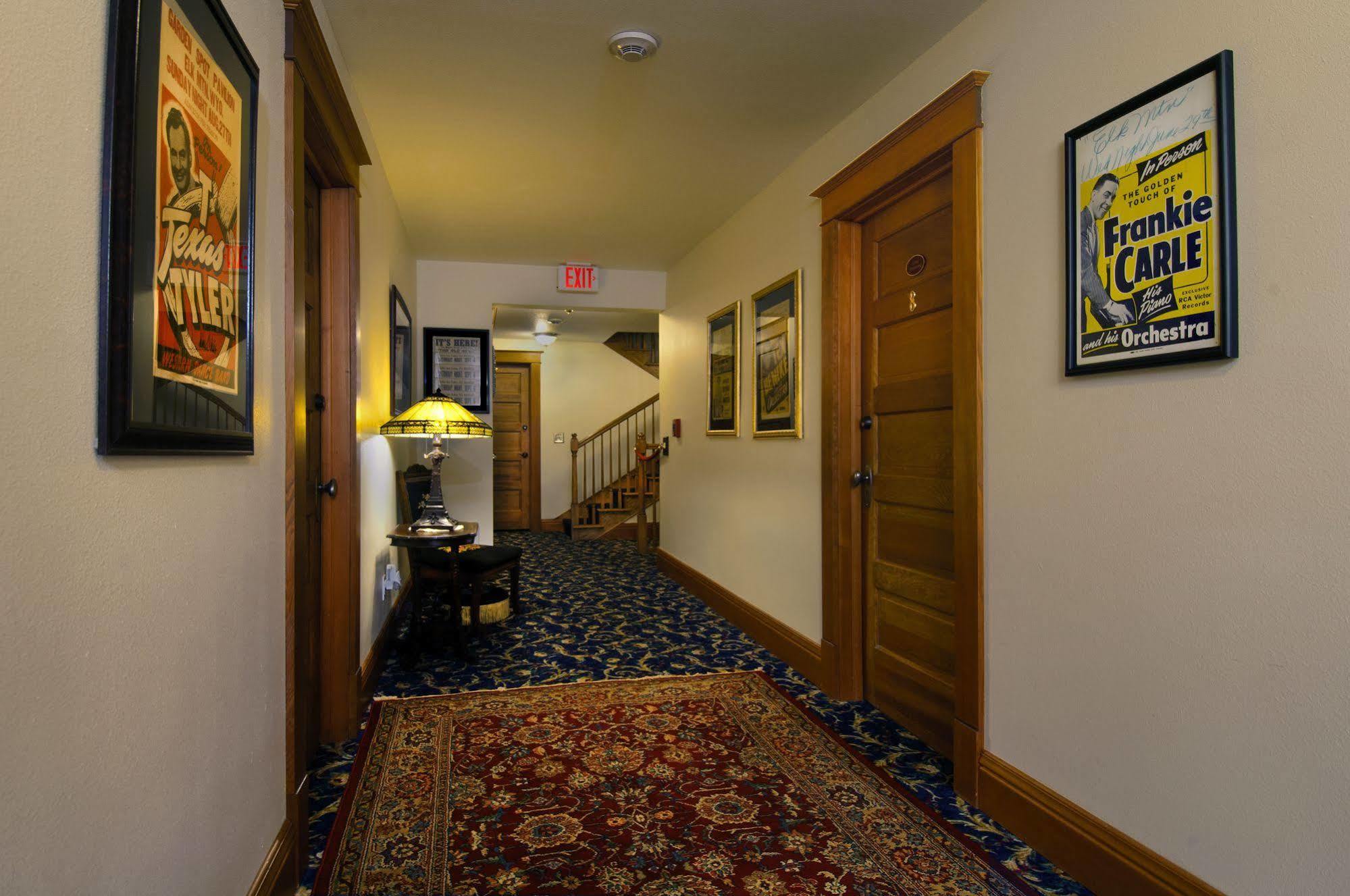 The Historic Elk Mountain Hotel Bagian luar foto
