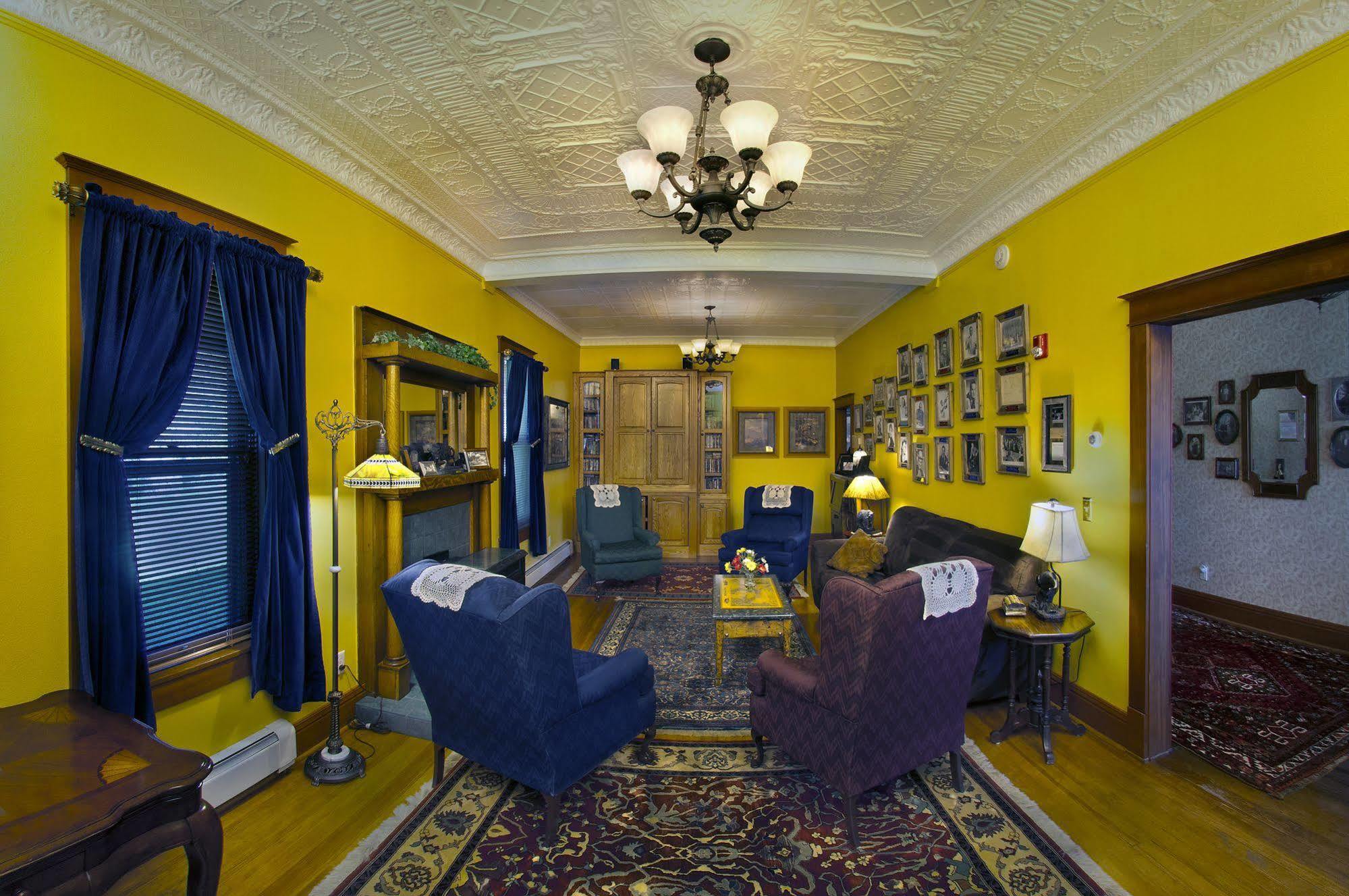The Historic Elk Mountain Hotel Bagian luar foto